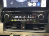 オートエアコンは、気温を設定すれば自動調整。車内をいつでも快適空間にしてくれます♪