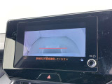 バックモニター付なので後退時に後方が見えるので安心。 車は構造上、死角がたくさんなので万が一を考えると必須ですね。 あくまで補助の為の装備、バックは目視で確認する事が重要ですよ。
