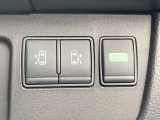 両側スライドドアはオート機能付き。運転席からも開閉可能です。