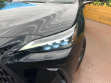 【三眼LEDヘッドライト】スタイリッシュな見た目の三眼LEDヘッドライトを装備♪スタイルだけでなく、夜間の走行も視界良好で安心してお乗りいただけます。