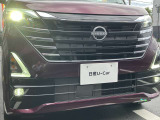 配光特性に優れ路肩まで明るく照らすLEDライトを採用、対向車への眩惑を防ぐマニュアルレベライザーも完備!