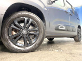 ●純正16インチアルミホイール:輸入車ならではの卓越した走りを支えるホイールと足回りです!日本車の走りに慣れている方にもぜひ体感して頂きたいほど、高いレベルでまとまっています!