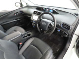 シンプルで使いやすいデザインの運転席です。