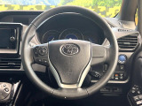 【純正革巻きステアリング】上質な革を使用することで、手にしっかり馴染みとても運転しやすいハンドルです♪
