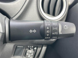 【オートライト(AUTO)】外の明るさをシステムが感知して、自動でヘッドライトが点灯します。ヘッドライトをつけ忘れを防ぐ便利機能です。