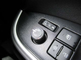 駐車時や狭い道でのすれ違い時に気を使うミラー。電動格納式ドアミラーはそんな時に便利です。