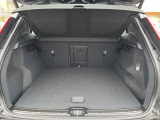 普段のお買い物や通勤、送迎等に十分な荷室スペースを確保しております。セカンドシートを倒すと、大きな荷物の積載も可能です。