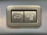 【パワーバックドア】スマートキーや運転席のボタンを押すだけでリアゲートが自動で開閉します!荷物を持っている時や、高い位置にあるバックドアを閉める際に便利な機能です♪