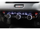 運転席と助手席の温度設定の変更が可能な左右独立タイプのデュアルエアコンです♪♪♪暑がりな人・寒がりな人も誰もが車内を快適にお過ごしいただけます♪♪♪