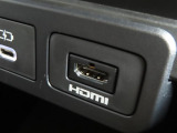 こちらのクルマはHDMI接続コネクタも装備されています♪スマホに接続すればお好きな音楽や映像も流せます!今の時代、さまざまな方法で音楽や動画を楽しめますね!