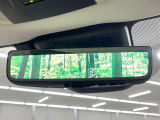【デジタルインナーミラー】後席の大きな荷物や同乗者で後方が確認しづらい時でも安心!カメラが撮影した車両後方の映像をルームミラー内に表示。クリアな視界で状況の確認が可能です!