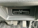 運転席の右下にETCがビルトインされています。高速道路では便利ですね!