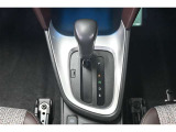 ハイブリッドカーですが運転操作は普通の車と変わりませんのでご安心ください。操作方法はスタッフが説明いたしますのでお気軽にご質問ください