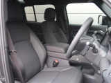質感の高いシートでございます。使用感が出やすい運転席ですが、綺麗な状態を保っております。前席の状態は内装の状態を見る大きなポイントになると思いますので、是非一度、実際にご覧くださいませ。