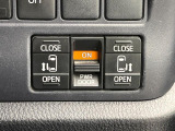 【両側パワースライドドア】スマートキーや運転席のスイッチで後席両側スライドドアの開閉が可能♪電動だから力を入れてドアを開ける必要が無く、小さなお子様でも簡単に開け閉めでき快適です♪