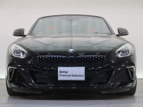 【キドニーグリル】BMWの代名詞。一目見ただけでBMWであると認識できる確固たるアイコンとして存在感を放ちます。