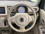 インテリアに合わせたデザインのステアリングは、運転される方のことも考え、運転しやすい形状、大きさです。是非一度、実際に触ってお確かめください。
