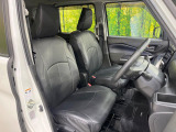 運転席シート廻りは使用感も少なく、良好な状態となっています。前オーナー様が丁寧に使っていたことがよくわかりますね。