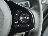 ◆アダプティブクルーズコントロール◆予め設定した車速内でクルマが自動的に加減速。前走車との適切な車間距離を維持しながら追従走行します。【LKAS】車線維持支援システムでステアリング操作を支援。