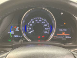 視認性に優れたメーターを採用しており、走行中でも車速や情報が分かりやすく表示されます。運転時の視線移動をむりのない範囲に抑え、快適で安心感のあるドライブをサポートします。