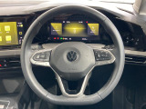 現代のVWの顔ともいえるGolf。なめらかな走りはもちろん安全性も充実させ、あなたのドライブに安心と楽しみを提供します。