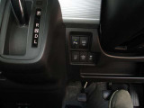 各種機能のボタンがあります。もちろん運転席からの操作も可能。スマートに使いこなしてください。