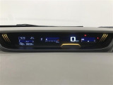 シンプルで見やすいメーターまわり。視認性が高く、運転中も情報がひと目で確認できます。