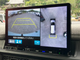 ☆マルチビューカメラシステム☆フロント・リア・左右ドアミラー下のカメラから得た情報をコンピューターが解析。まるで上空から見下ろしたように路面を映し出し、状況に応じた映像をナビ画面に表示します。