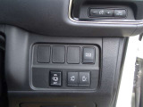 運転席右側には電動スライドドア等の各種スイッチがまとめられています!