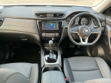 インパネ全体は写真の通りです!広々の運転席!運転席周りのボタンも操作しやすいです!写真で見切れている部分で見たい箇所があればお気軽にお問い合わせください!!