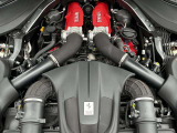 3.9L V8ツインターボエンジンを搭載、620CVを発揮します。(カタログ値)