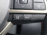 レーダークルーズコントロール(全車速追従機能付)が装備されています。高速道路で定速走行だけでなく、0km/hから約100km/hの広い範囲で先行車との車間距離を適切に保ちながら追従走行ができます。