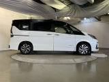 両側パワースライドドア付きだから、狭い駐車スペースなどでの 乗り降りラクラク!小さなお子さまのいるご家庭には嬉しい装備。