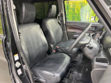 運転席シート廻りは使用感も少なく、良好な状態となっています。前オーナー様が丁寧に使っていたことがよくわかりますね。
