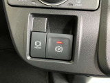 ★電動パーキングブレーキ★ブレーキペダルから足を離しても停車状態を保持できるオートブレーキホールド機能!スイッチを引き上げるだけで作動しアクセルを踏むと自動で解除します!