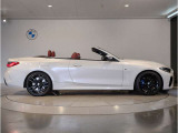 【BMWの伝統-3】BMWのお車は、&ldquo;駆け抜ける歓び&rdquo;を体現しております。走行の安定性とコーナリングの良さを追求し、思い通りにハンドルの操作可能です。