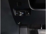 窓を開けずに料金所を通過できる今やもう必需品のETC!インパネにスッキリ装着したビルトインタイプです♪ETCカードの入れ忘れ・抜き忘れを音声やアラームで教えてくれるので、入れ忘れ・抜き忘れを防げます♪