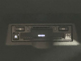 高速道路で便利な【ETC2.0】を装備しています。光ビーコン搭載で渋滞情報などナビゲーションと連動することで機能も充実いたします。他、観光施設に立ち寄るための高速料金割引サービス等もございます。