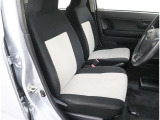 運転席の写真です!座り心地も良さそう、あなたのドライビングポジションをガッチリ支え、心地よい安心感で、ロングドライブもらくらく??