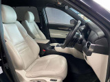 運転席も広々としており運転しやすい環境を実現しています☆室内クリーニングも実施済みです。