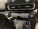オートエアコンは温度を設定するだけで、自動で風量などを設定してくれます。運転しながら操作も必要ないので、安全性も向上します。