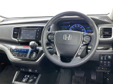 運転席まわりです。 各操作スイッチは使いやすい位置に配置されてます。