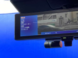 スマートルームミラーです。後部座席に人が座っていても後方を確認できます。