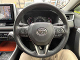 運転時に使用する部分になります。握りやすく、回しやすいかが運転ストレスを左右しますね。