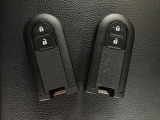 スマートキーを装備しています☆カギをカバンやポケットに入れて頂いた状態でドアロックの開閉やエンジンスタートをして頂けますよ!とても便利な装備です!