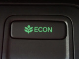 エンジン、エアコンなどを制御し低燃費な『ECONモード』に、また走りを楽しみたいとき、空調など快適性を重視したいときにはスイッチOFFで通常モードに切り替えができます!