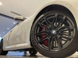 サービスにはドイツ本国と同様に教育と訓練を受け、BMWを知り尽くした「マイスター」が数多く在籍しております。360度による納車前点検整備で、お客様に安心と安全をお届けいたします。