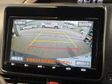【バックカメラ】駐車時に後方がリアルタイム映像で確認できます。大型商業施設や立体駐車場での駐車時や、夜間のバック時に大活躍!運転スキルに関わらず、今や必須となった装備のひとつです!