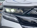 LEDヘッドライトです。デザイン性がよくとても明るいので、夜間の走行や悪天候でも安心です。しかも長寿命!