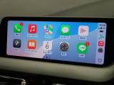 【アップルカープレイ】iPhoneがBMW車両とワイヤレスで接続されます。Apple CarPlayでは、オーディオストリーミングやメッセージングアプリがディスプレイに表示されます。
